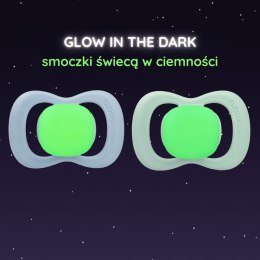 Smoczek silikonowy symetryczny 6 mies.+ 2 szt. glow in the dark błękit/szałwia, b.box